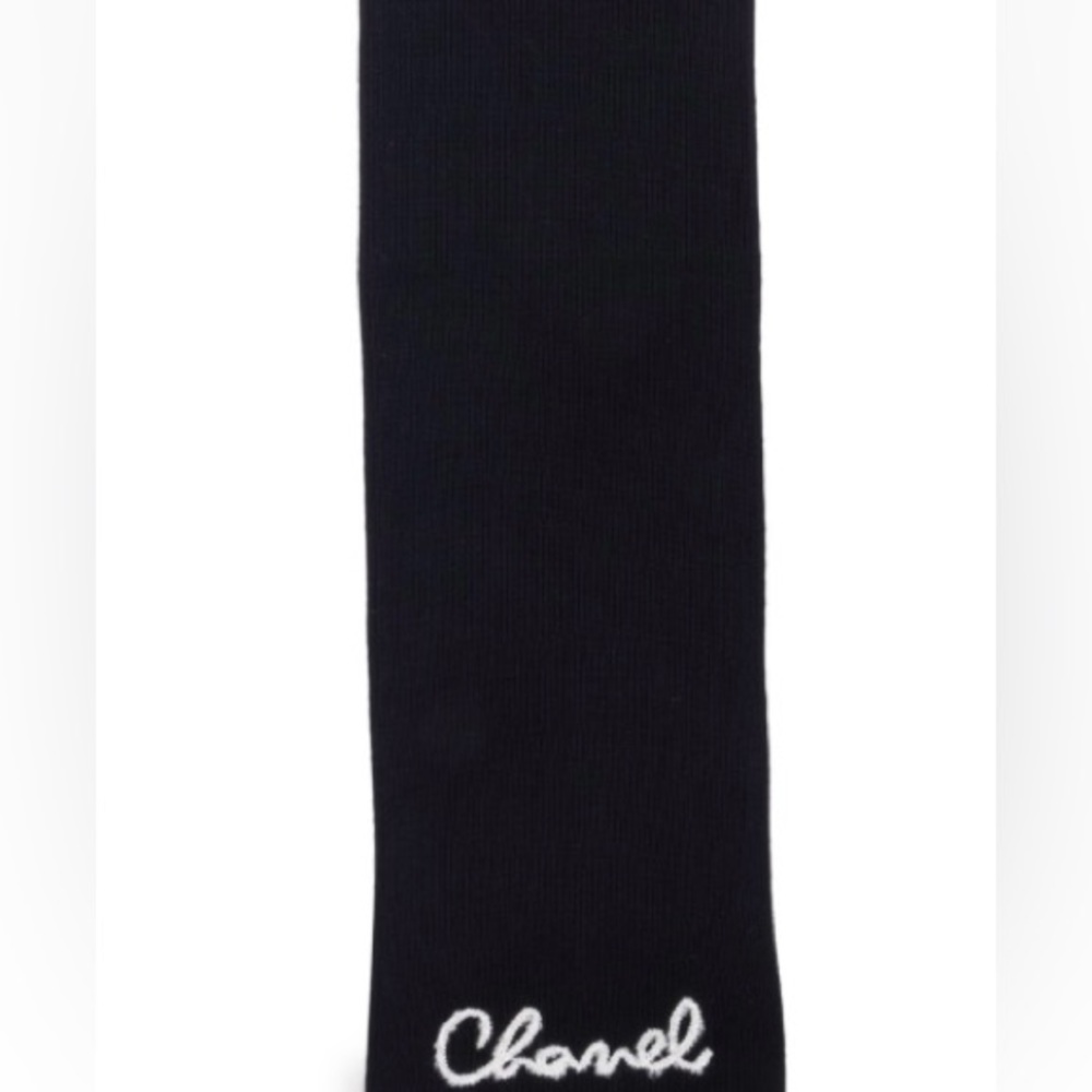 CHANEL NWT 100% Cashmere Black Stole Scarf. Hand Embroidered Pearl Logo - Picture 7 of 8